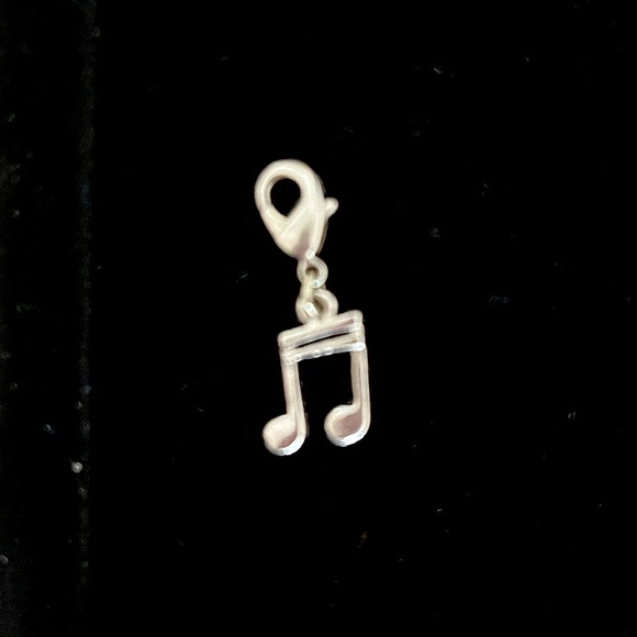 Small silver colored music note charm for necklace purse bracelet keychain etc - Picture 1 of 1
